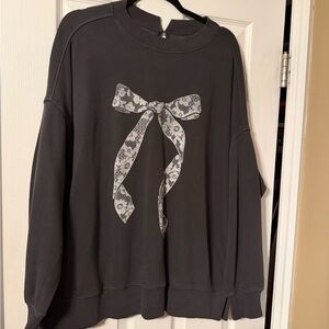 NWT‼️aerie Pullover Sweatshirt with White Bow Print